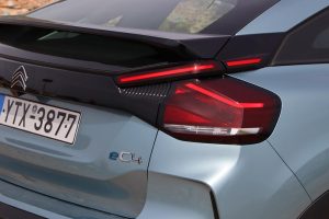 Citroen-e-C4-C-Cross-(18)