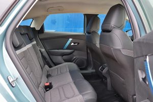 Citroen-e-C4-C-Cross-(19)