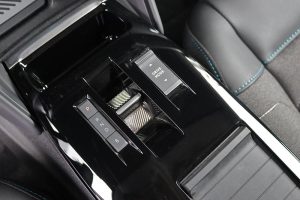 Citroen-e-C4-C-Cross-(27)