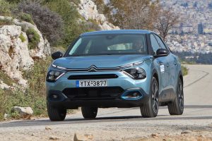 Citroen-e-C4-C-Cross-(4)