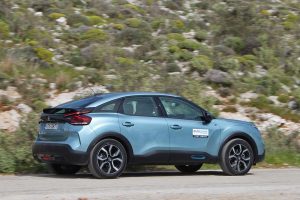 Citroen-e-C4-C-Cross-(5)