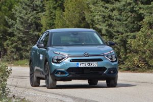 Citroen-e-C4-C-Cross-(7)