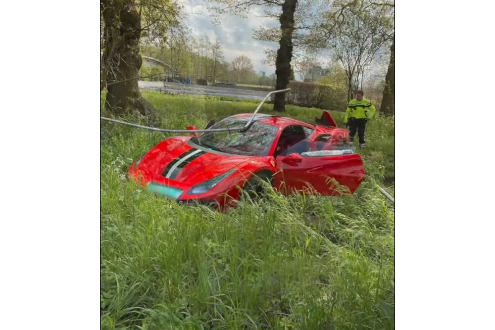 https://autogreeknews.gr/wp-content/uploads/2021/05/Ferrari-Crash-1.jpg