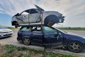 Ford Focus – Peugeot 206CC (1)