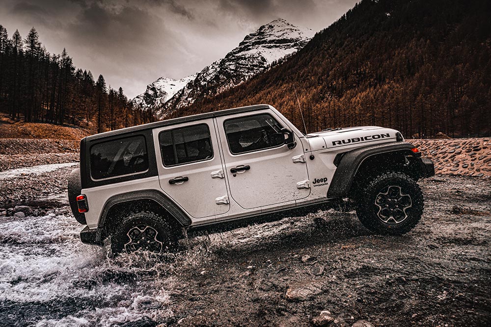 https://autogreeknews.gr/wp-content/uploads/2021/05/Jeep-Wrangler-4xe-2.jpg