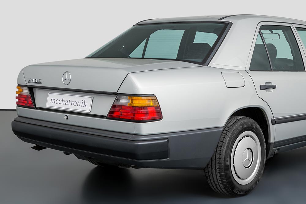 https://autogreeknews.gr/wp-content/uploads/2021/05/MERCEDES-BENZ-W124-230E-5.jpg