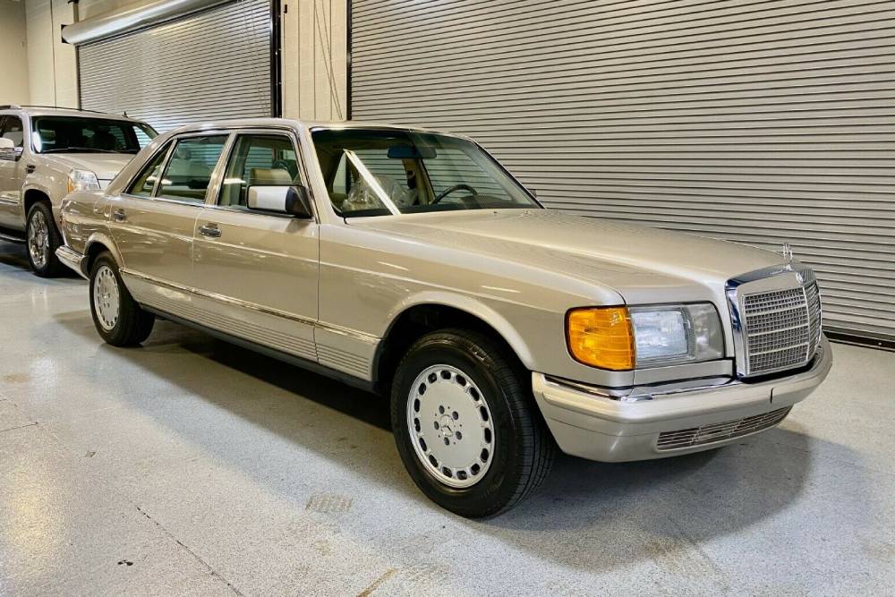 https://autogreeknews.gr/wp-content/uploads/2021/05/Mercedes-W126-3.jpg