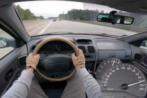 Renault-Laguna-1.6-I-acceleration