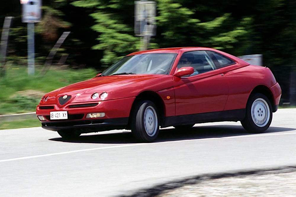 https://autogreeknews.gr/wp-content/uploads/2021/05/alfa_romeo_gtv_729.jpg