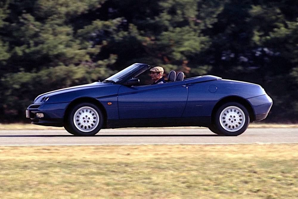 https://autogreeknews.gr/wp-content/uploads/2021/05/alfa_romeo_spider_37.jpg