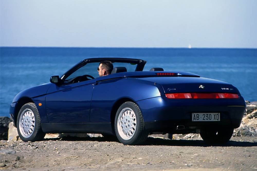 https://autogreeknews.gr/wp-content/uploads/2021/05/alfa_romeo_spider_65.jpg