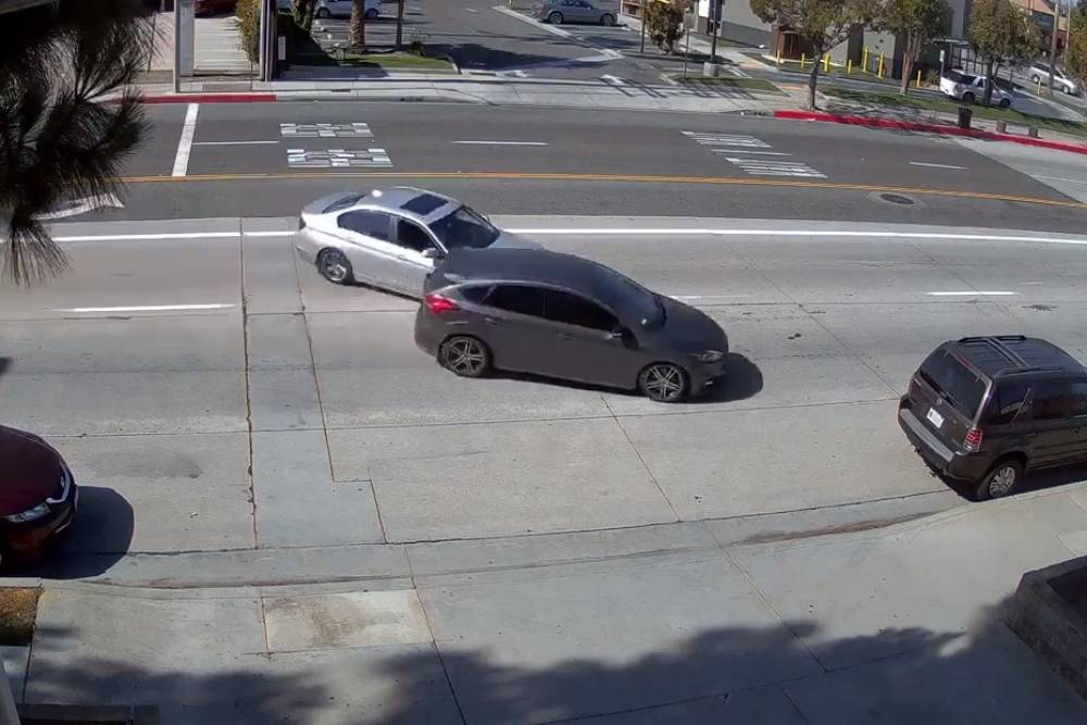 BMW κάνει διπλή αναστροφή και κοπανάει Focus ST