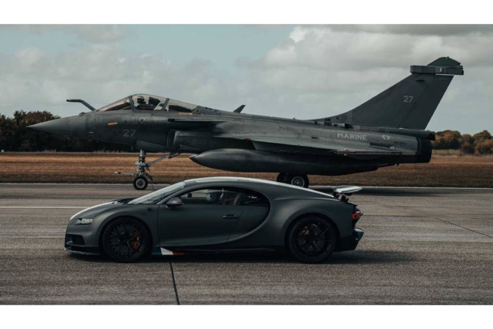 https://autogreeknews.gr/wp-content/uploads/2021/05/bugatti-chiron-pur-sport-meets-dassault-rafale-mar-7.jpg