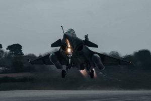 bugatti-chiron-pur-sport-meets-dassault-rafale-mar 9