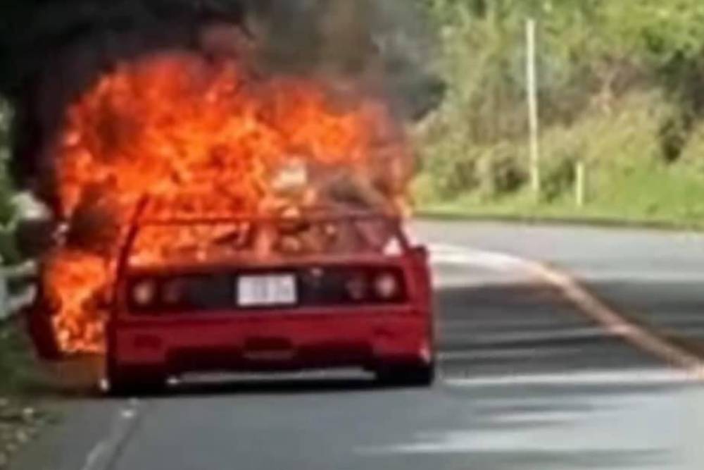 https://autogreeknews.gr/wp-content/uploads/2021/05/ferrari-f40-in-flames-4.jpg