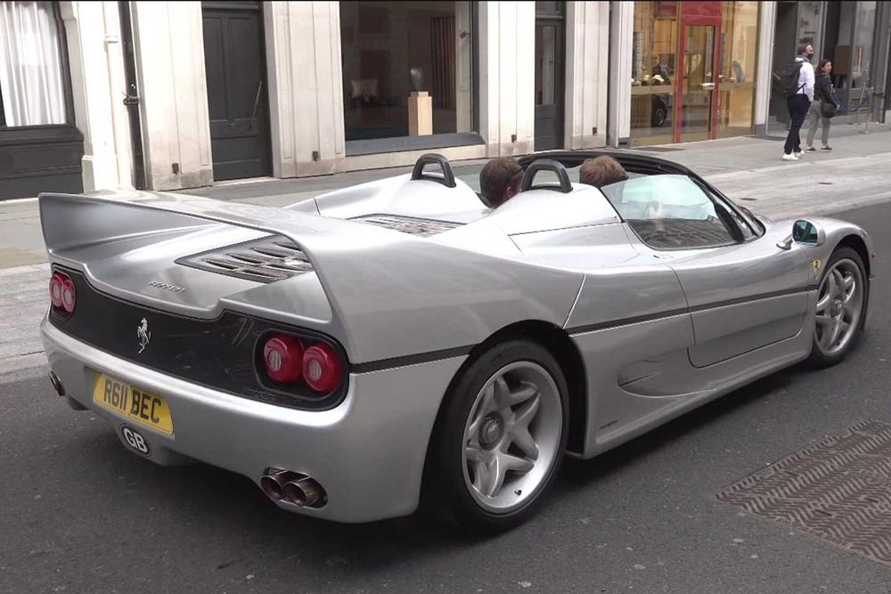 https://autogreeknews.gr/wp-content/uploads/2021/05/ferrari-f50-london2.jpg