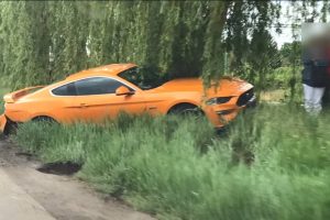 ford mustang crash