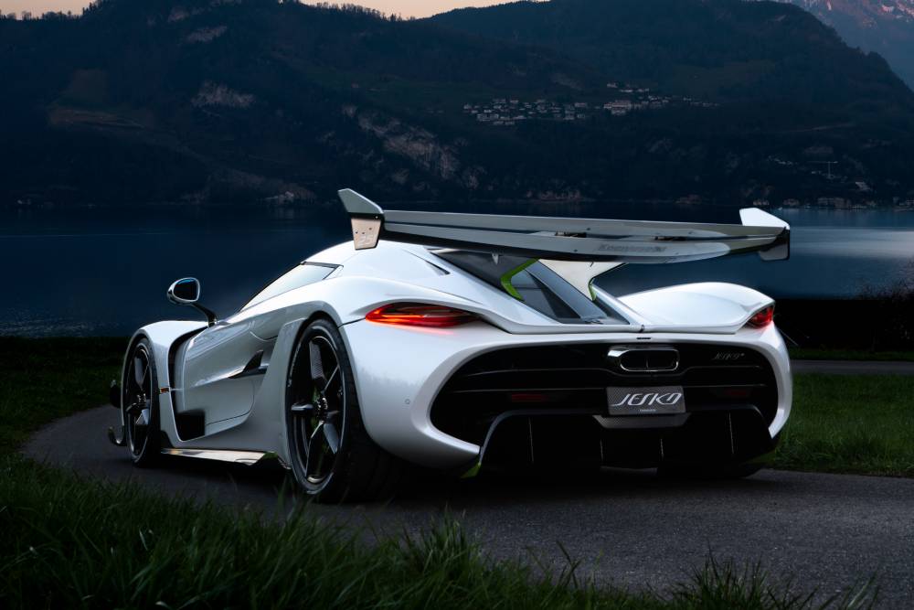 https://autogreeknews.gr/wp-content/uploads/2021/05/koenigsegg_jesko_31.jpg