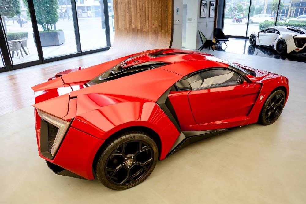 https://autogreeknews.gr/wp-content/uploads/2021/05/lykan-hypersport-f7-for-sale-2.jpg
