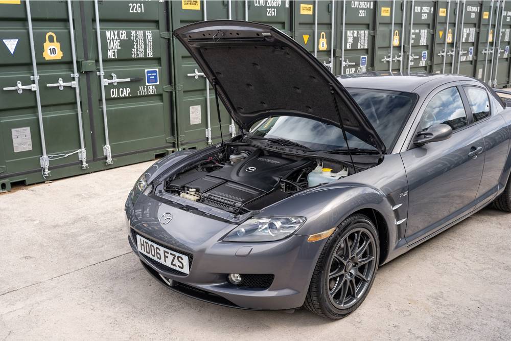 https://autogreeknews.gr/wp-content/uploads/2021/05/mazda-rx-8-pz-for-sale-12.jpg