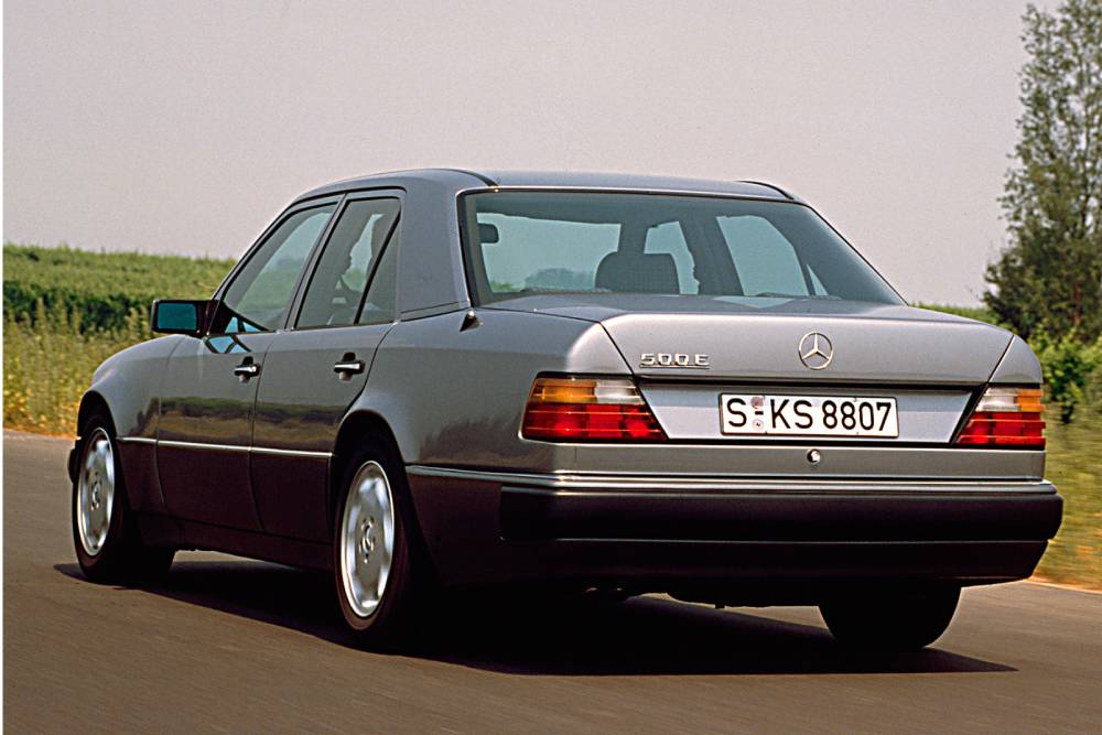 https://autogreeknews.gr/wp-content/uploads/2021/05/mercedes-benz_500_e_4.jpg