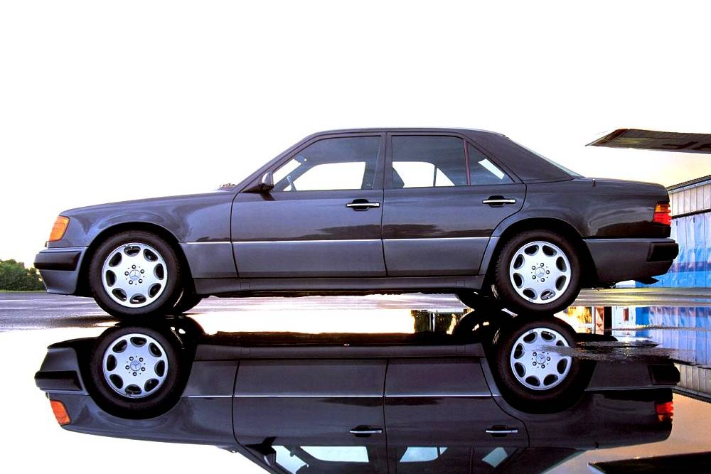 https://autogreeknews.gr/wp-content/uploads/2021/05/mercedes-benz_500_e_9.jpg