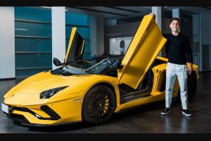 paolo dybala’s lamborghini aventador s roadster
