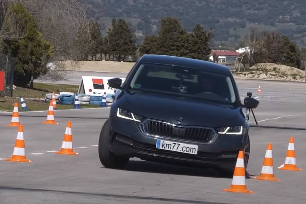 https://autogreeknews.gr/wp-content/uploads/2021/05/skoda-octavia-moose-test.jpg