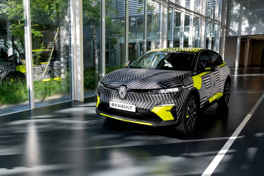 https://autogreeknews.gr/wp-content/uploads/2021/06/1-2021-New-Renault-MEGANE-E-TECH-Electric-pre-production.jpg