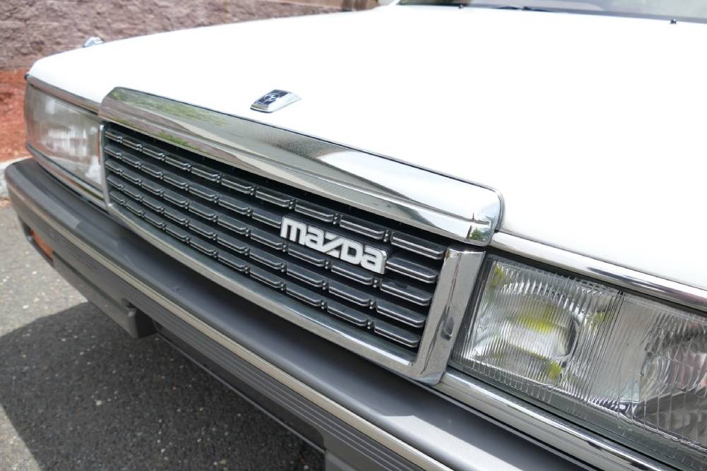 https://autogreeknews.gr/wp-content/uploads/2021/06/1986-mazda-luce-limited-8.jpg