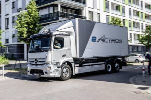 2022-Mercedes-Benz-eActros-1