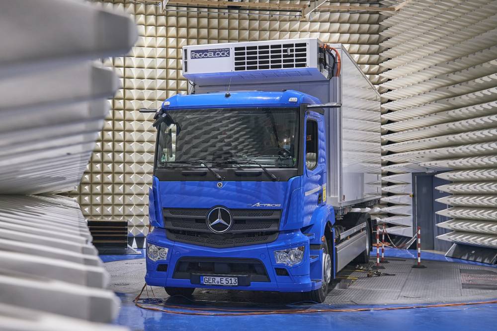 https://autogreeknews.gr/wp-content/uploads/2021/06/2022-Mercedes-eActros-3.jpg