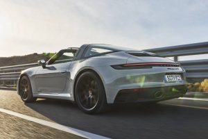 2022-Porsche-911-GTS-16