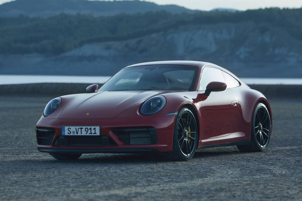 https://autogreeknews.gr/wp-content/uploads/2021/06/2022-Porsche-911-GTS-20.jpg