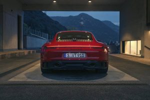 2022-Porsche-911-GTS-21