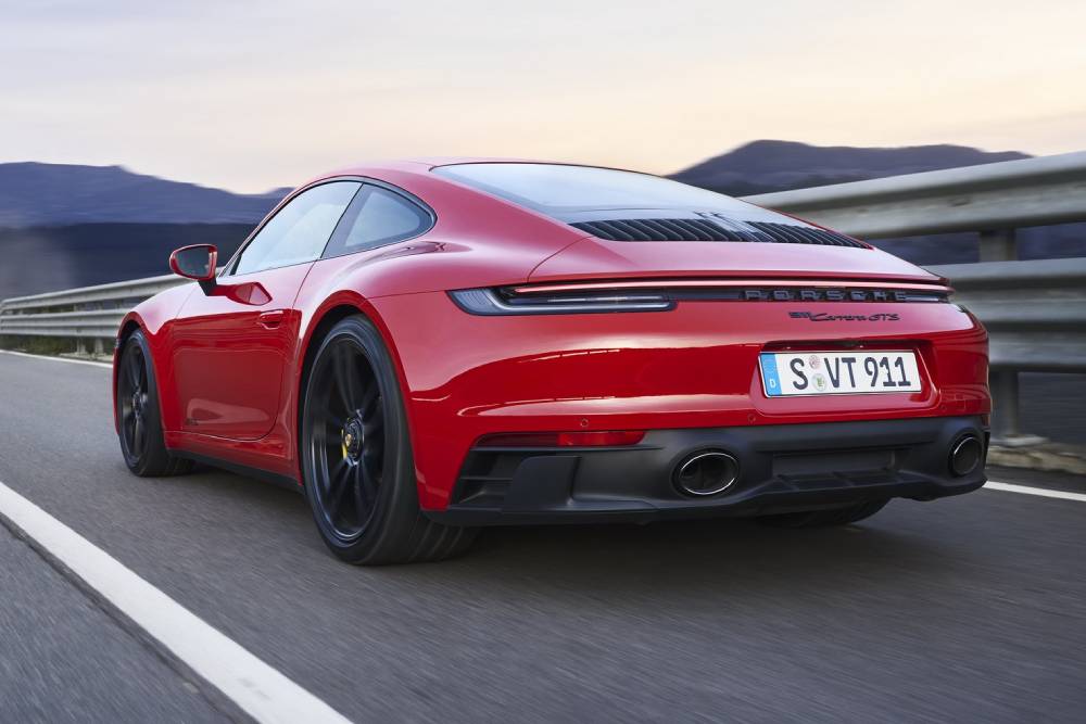 https://autogreeknews.gr/wp-content/uploads/2021/06/2022-Porsche-911-GTS-38.jpg