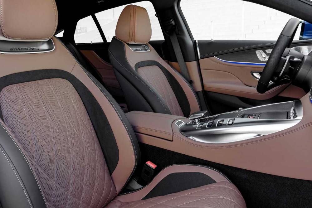 https://autogreeknews.gr/wp-content/uploads/2021/06/2022-mercedes-amg-gt-4-door-coupe-interior-1.jpg