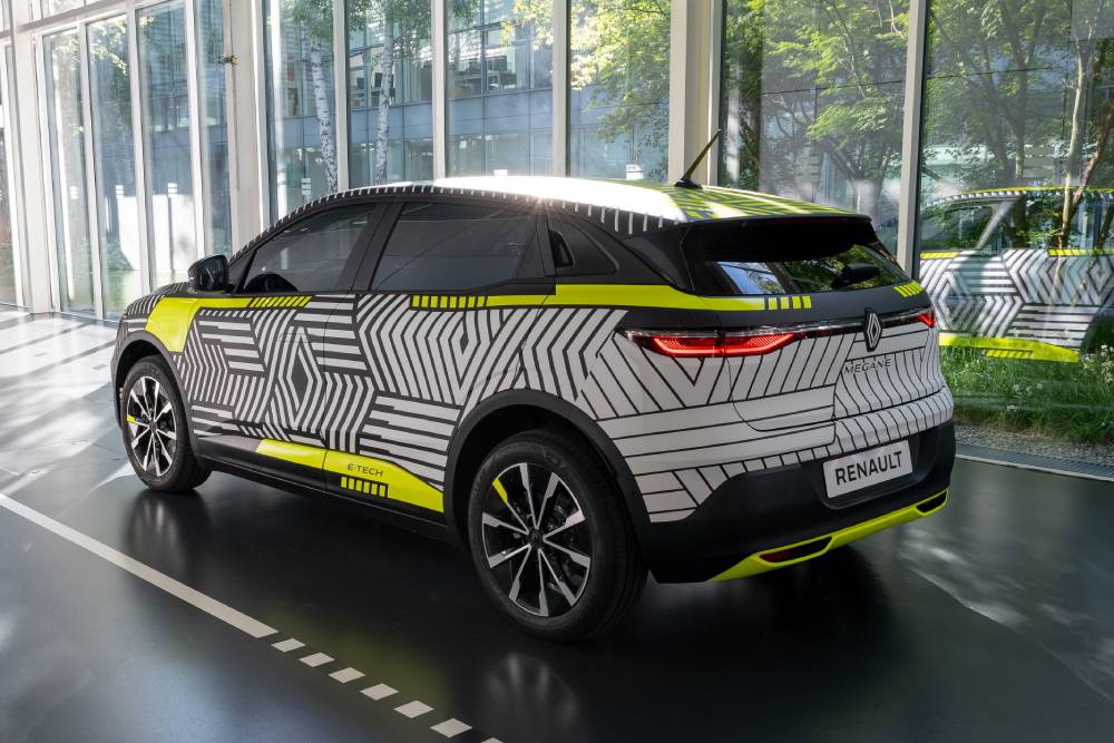 https://autogreeknews.gr/wp-content/uploads/2021/06/3-2021-New-Renault-MEGANE-E-TECH-Electric-pre-production.jpg