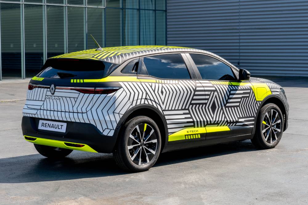 https://autogreeknews.gr/wp-content/uploads/2021/06/6-2021-New-Renault-MEGANE-E-TECH-Electric-pre-production.jpg