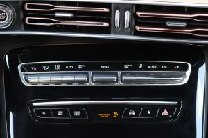 Mercedes-EQC-400-(26)