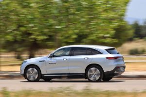 Mercedes-EQC-400-(5)