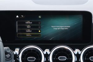 Mercedes-GLA-250-e-(28)