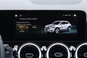 Mercedes-GLA-250-e-(34)