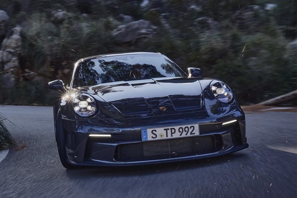 https://autogreeknews.gr/wp-content/uploads/2021/06/Porsche_911_GT3_Touring-2.jpg