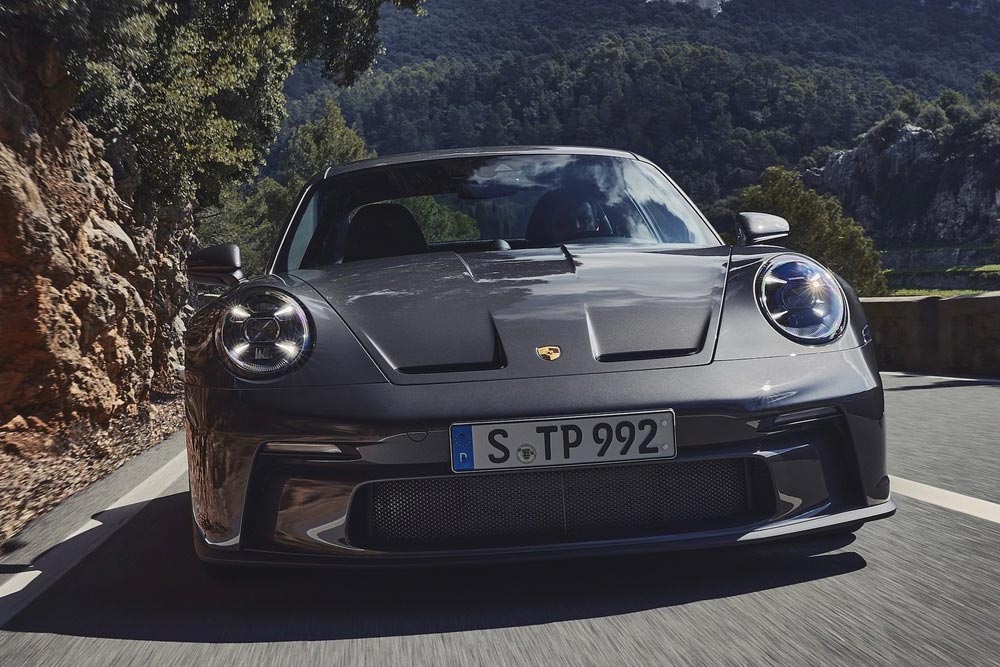 https://autogreeknews.gr/wp-content/uploads/2021/06/Porsche_911_GT3_Touring-3.jpg