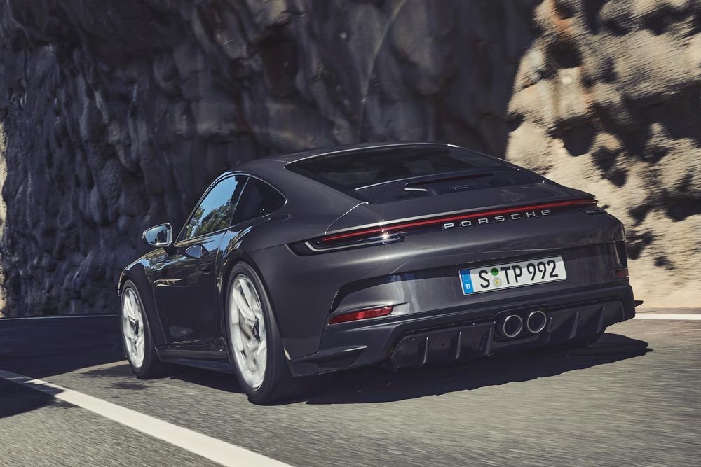 https://autogreeknews.gr/wp-content/uploads/2021/06/Porsche_911_GT3_Touring-4.jpg