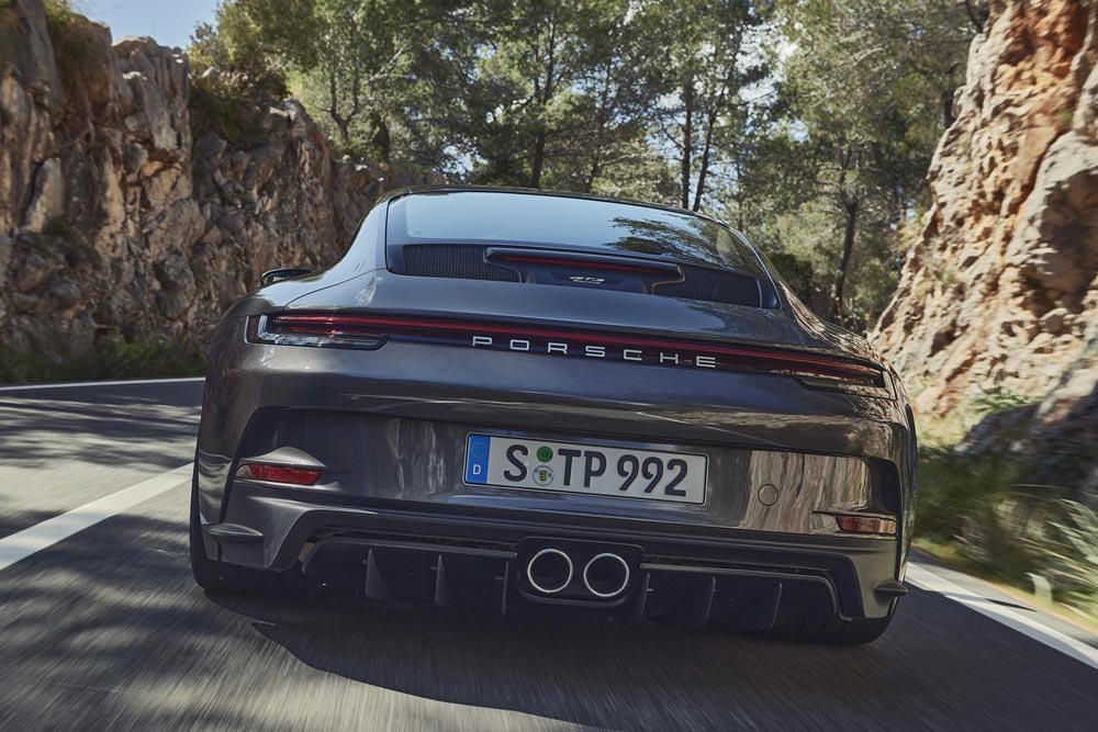 https://autogreeknews.gr/wp-content/uploads/2021/06/Porsche_911_GT3_Touring-6.jpg