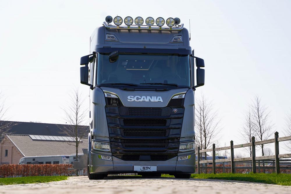 https://autogreeknews.gr/wp-content/uploads/2021/06/STX-Scania-S500-2.jpg