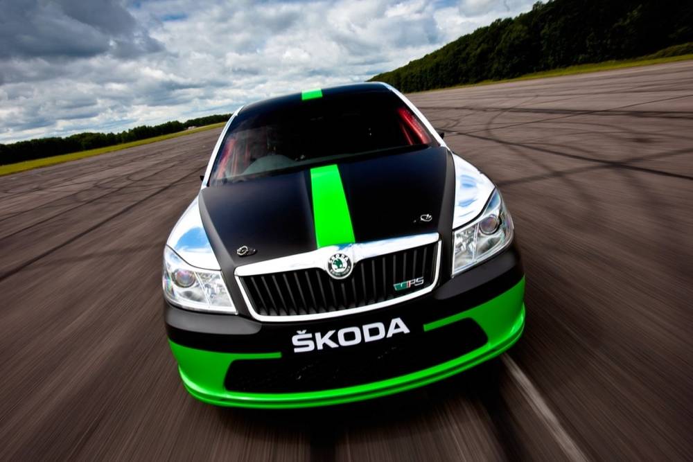 https://autogreeknews.gr/wp-content/uploads/2021/06/Skoda_Octavia_RS_Bonneville-1.jpg