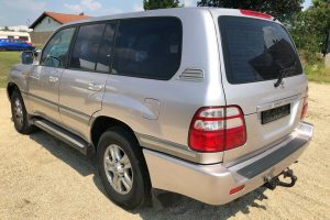 Toyota-Land-Cruiser-100-(2)